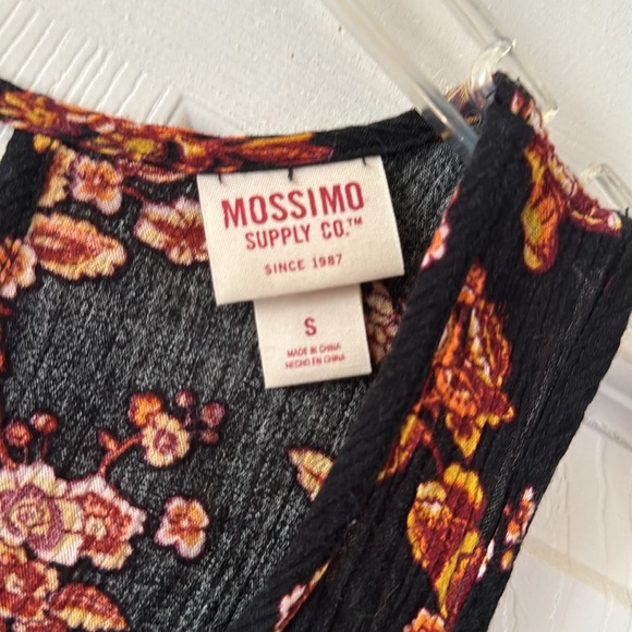 💙 2 for $10 💙 Cold Shoulder Top - Picture 3 of 3